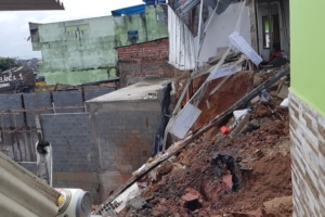 Defesa Civil / Carlos Hueb