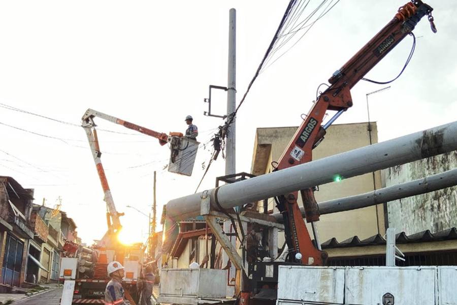 Colisões contra postes afetam 327 mil clientes em 24 municípios; Cotia e Juquitiba registram queda