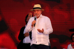 Lula conquista 63,52% dos votos na periferia de Taboão da Serra; Flávio Bolsonaro tem melhor desempenho na região central