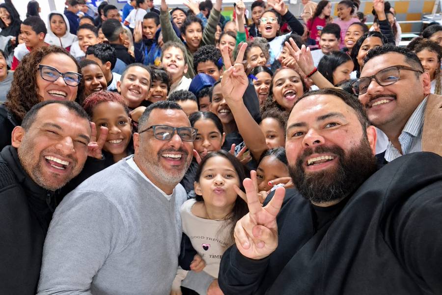 Taboão da Serra lança livro de poesias de alunos da rede municipal no dia 27
