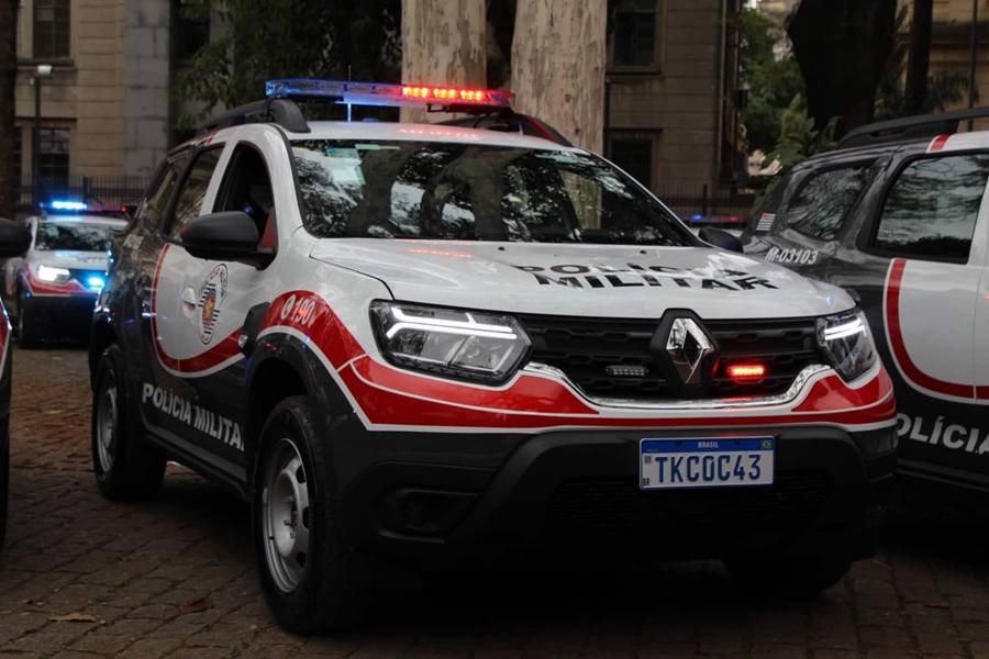 Gritos de socorro levam PM a resgatar homem amarrado em porta-malas em Embu das Artes